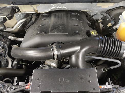 Used 2014 Ford F150 Lariat w/ Lariat Chrome Package image 30