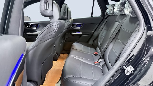 Used 2026 Mercedes-Benz GLC 300 4MATIC image 7