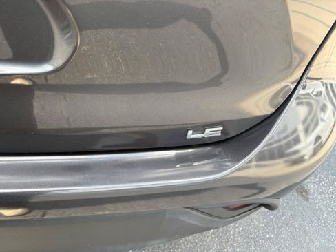 Used 2024 Toyota Highlander LE FWD image 8