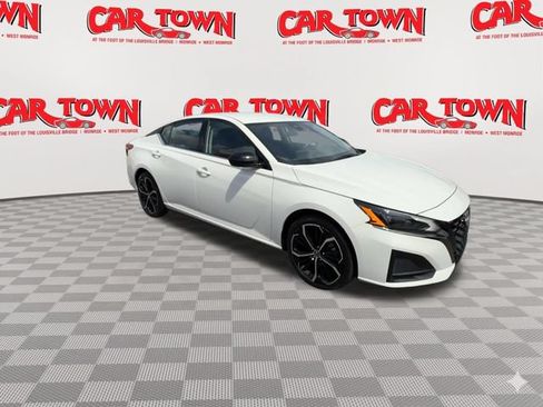 Used 2024 Nissan Altima 2.5 SR FWD image 2