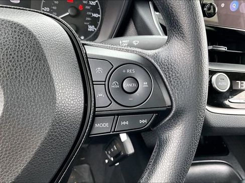 Used 2025 Toyota Corolla LE image 11