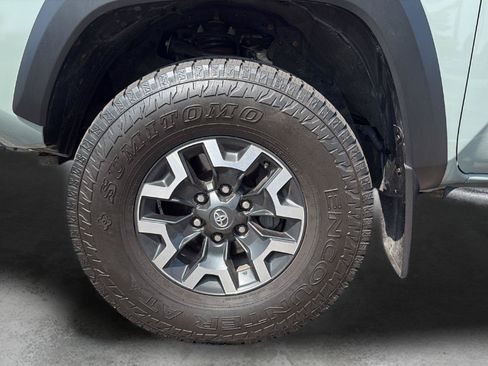 Used 2022 Toyota Tacoma TRD Off-Road AWD/4WD image 16