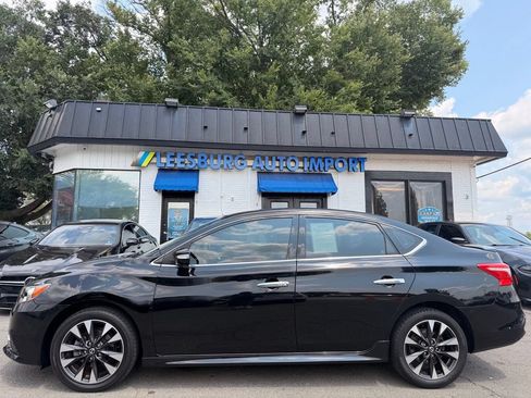 Used 2018 Nissan Sentra SR w/ Technology Package FWD image 2