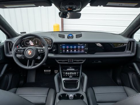 New 2026 Porsche Cayenne GTS image 22