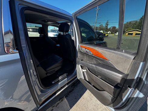 Used 2016 Cadillac Escalade ESV Premium AWD/4WD image 35
