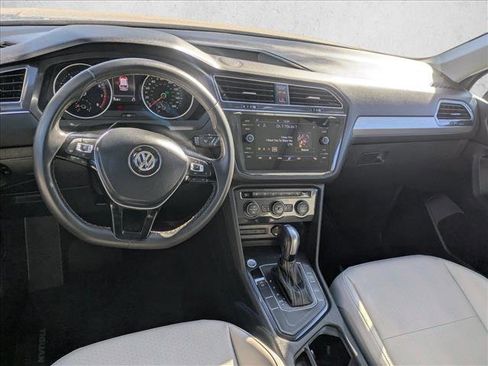Used 2021 Volkswagen Tiguan SE image 15