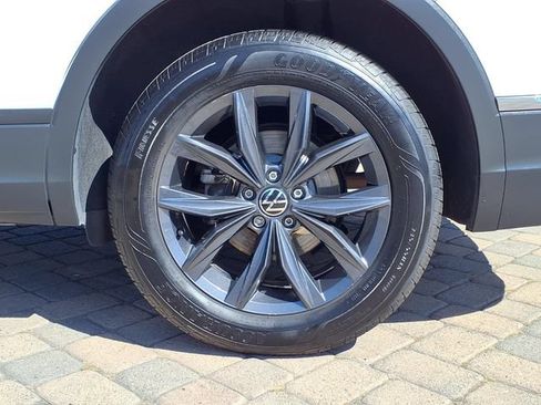 Used 2022 Volkswagen Tiguan SE FWD image 8