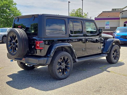 Used 2023 Jeep Wrangler Unlimited Sahara w/ Cold Weather Group AWD/4WD image 5