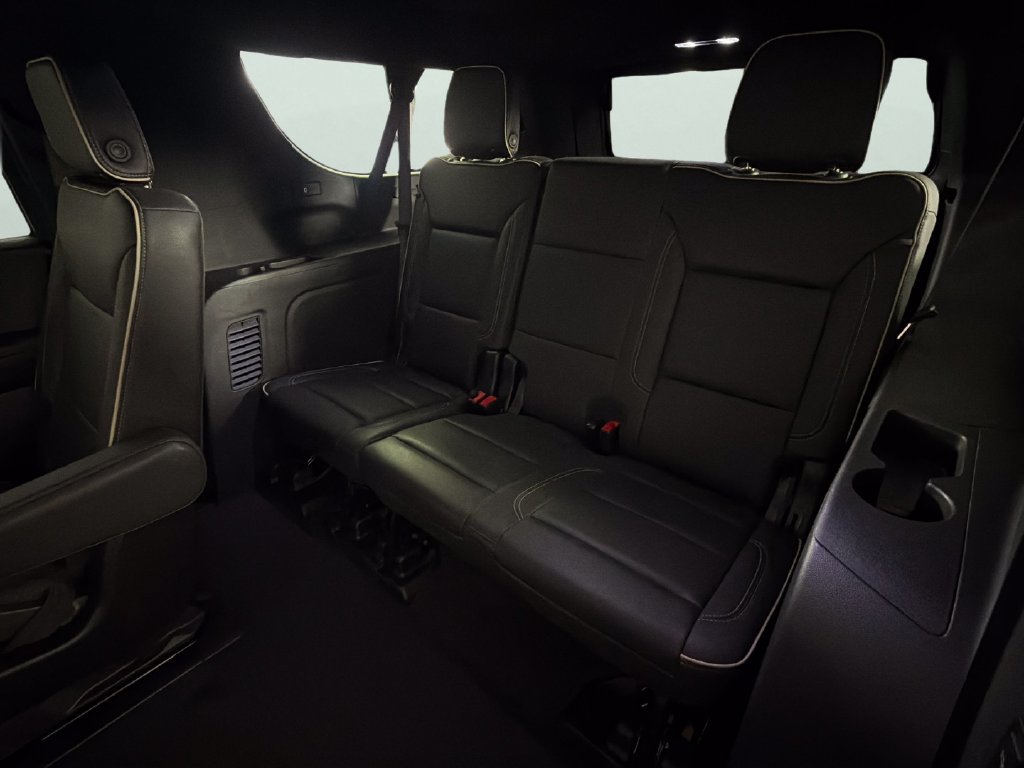 Used 2026 Chevrolet Suburban Premier AWD/4WD image 24