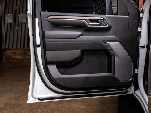 Used 2024 Chevrolet Silverado 2500 High Country w/ High Country Premium Package AWD/4WD image 34