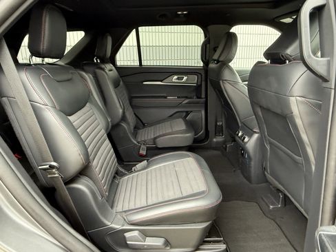 Used 2025 Ford Explorer ST-Line w/ Premium Package image 6