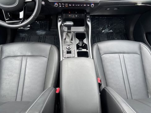 Certified 2025 Kia Sorento S w/ Panoramic Sunroof Package image 20