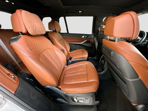 Used 2022 BMW X7 xDrive40i w/ M Sport Package image 30