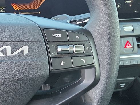 Used 2025 Kia K4 FWD image 19