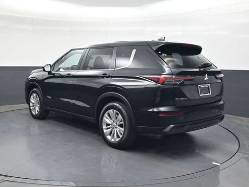 Used 2025 Mitsubishi Outlander ES image 6