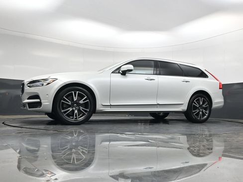 Used 2018 Volvo V90 T6 Cross Country w/ Convenience Package AWD/4WD image 31