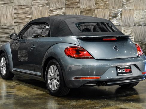 Used 2018 Volkswagen Beetle 2.0T SE FWD image 10