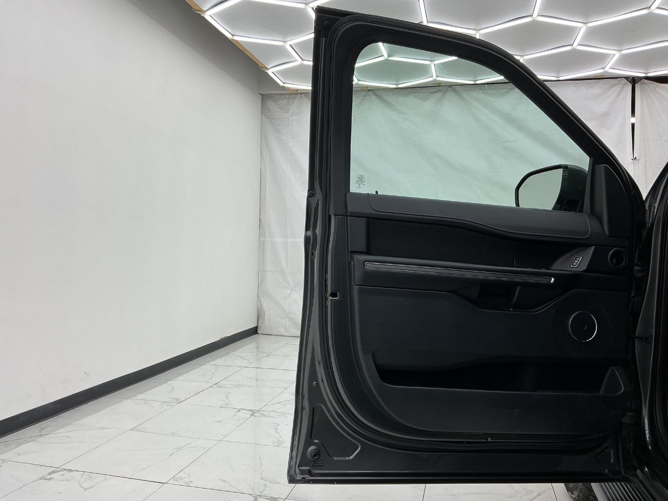Used 2020 Ford Expedition XLT AWD/4WD image 18