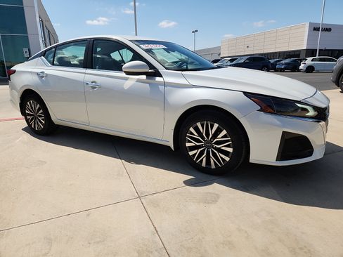 Used 2023 Nissan Altima 2.5 SV AWD/4WD image 8
