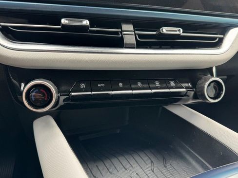 Used 2024 Chevrolet Equinox EV LT image 18