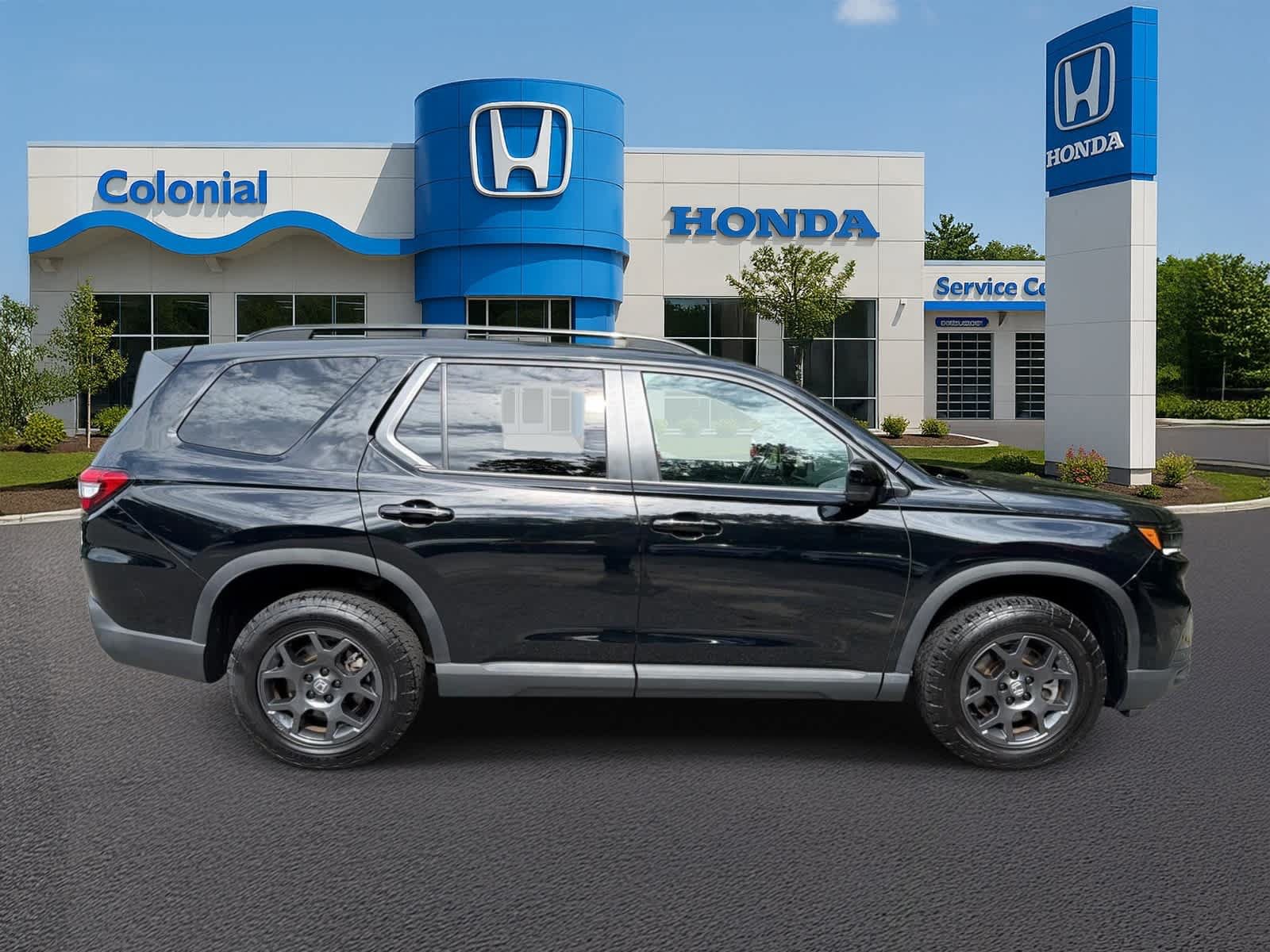 Used 2025 Honda Pilot TrailSport image 7