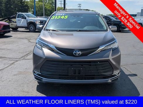 Used 2021 Toyota Sienna XLE w/ XLE Plus Package AWD/4WD image 2