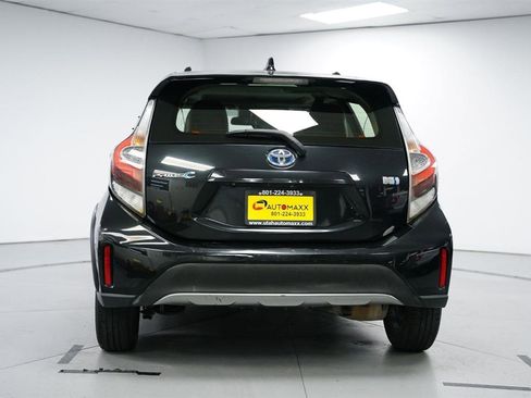 Used 2018 Toyota Prius C One image 6