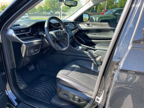 Used 2022 Jeep Grand Cherokee L Limited w/ Black Appearance Package AWD/4WD image 9