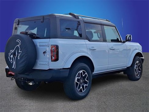 Used 2023 Ford Bronco Outer Banks image 4