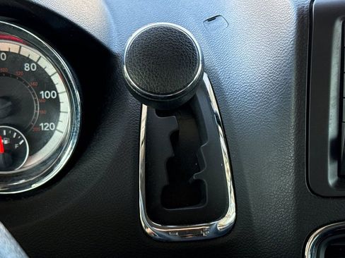 Used 2018 Dodge Grand Caravan SE w/ UConnect Hands-Free Group image 30