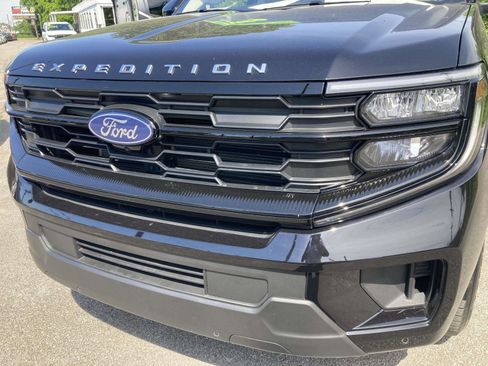 Used 2025 Ford Expedition Active RWD image 10