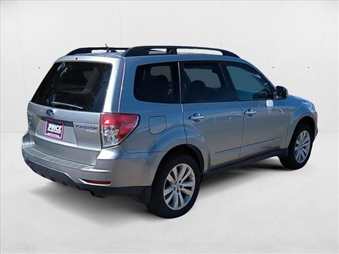 Used 2011 Subaru Forester 2.5X Premium w/ All-Weather Pkg image 5