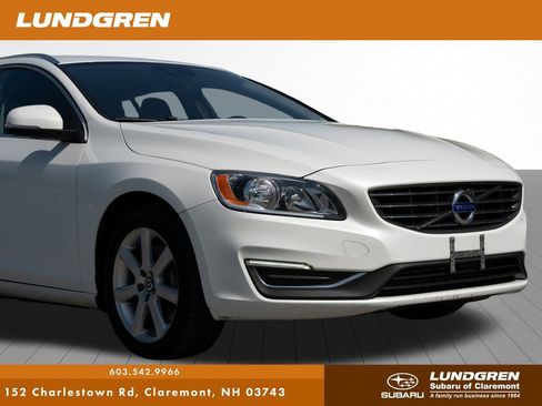 Used 2017 Volvo V60 T5 Premier w/ Convenience Package image 11