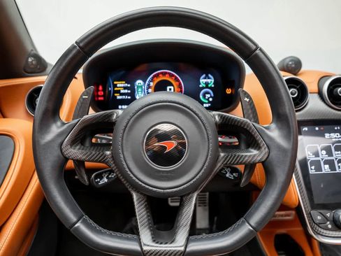 Used 2018 McLaren 570S Spider image 15