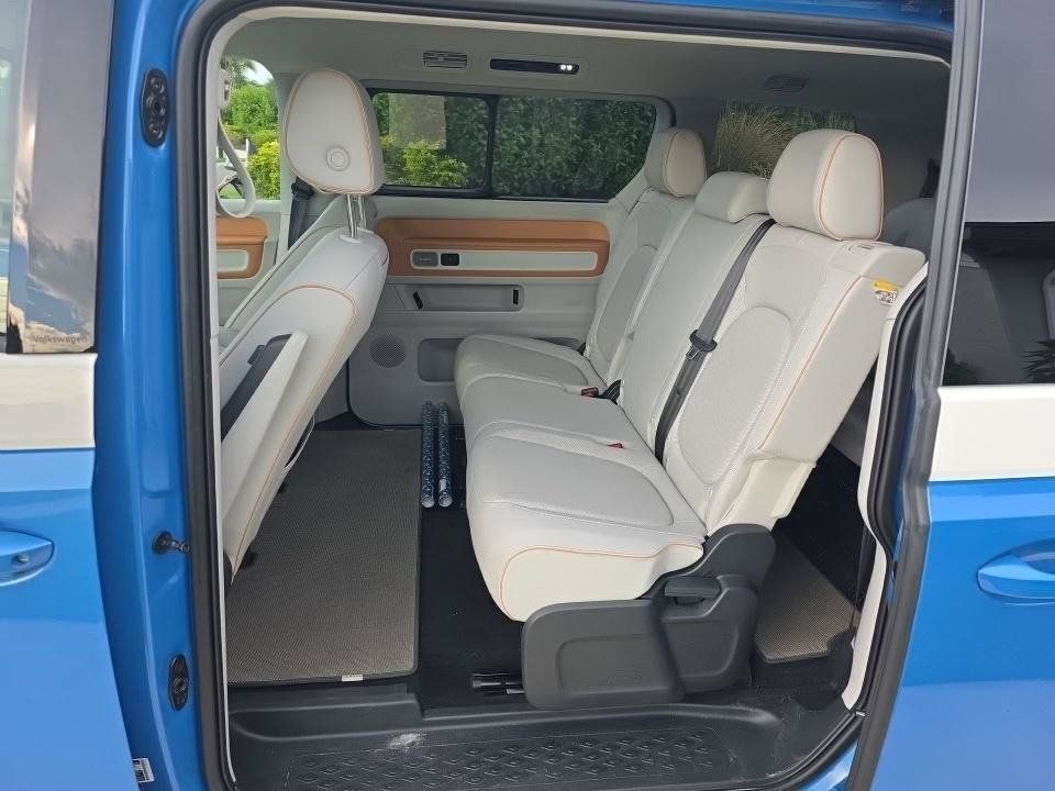 Used 2025 Volkswagen ID. Buzz 1st Edition RWD image 14