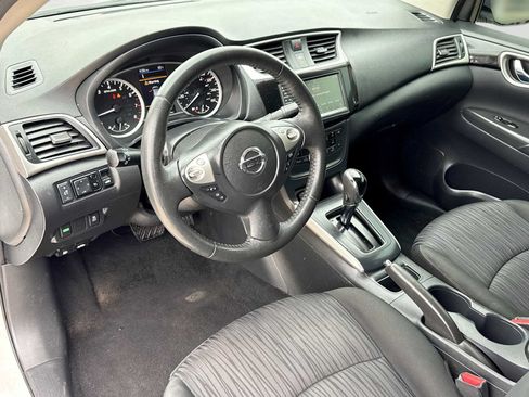 Used 2019 Nissan Sentra SV FWD image 2