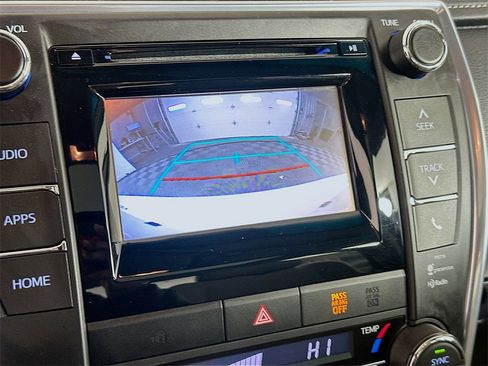 Used 2015 Toyota Camry image 13