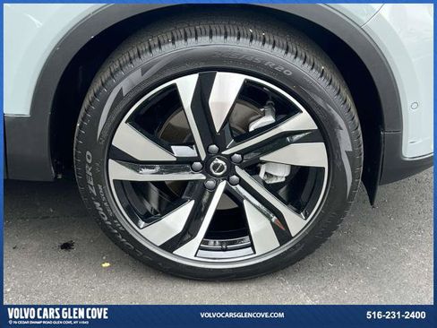 Certified 2025 Volvo XC40 B5 Plus w/ Protection Package Premier image 6