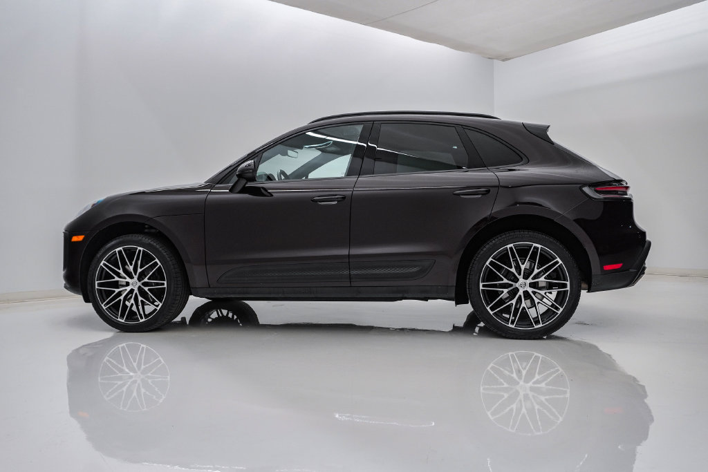 Certified 2023 Porsche Macan Turbo AWD/4WD image 2
