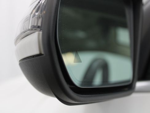 Used 2022 Mercedes-Benz GLC 300 4MATIC image 9