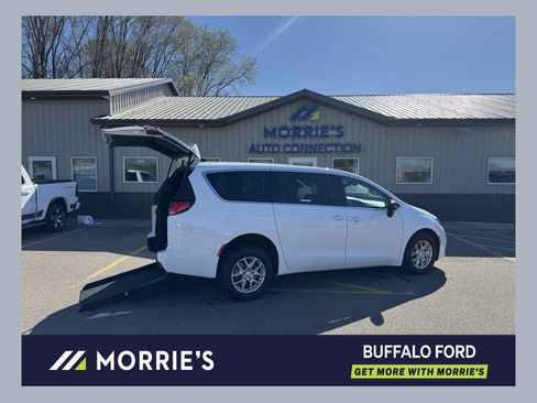 Used 2026 Chrysler Pacifica Select FWD image 1