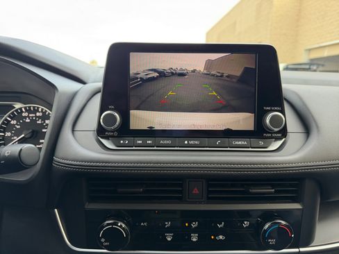 Used 2025 Nissan Rogue S image 29