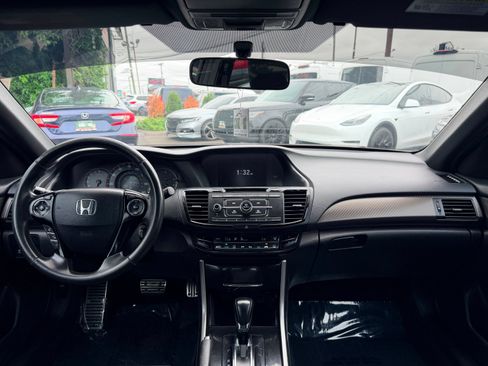 Used 2017 Honda Accord Sport image 26