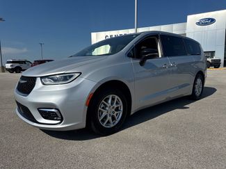 Used 2024 Chrysler Pacifica Touring-L FWD video 2