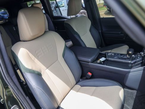 Used 2024 Lexus GX 550 AWD/4WD image 29