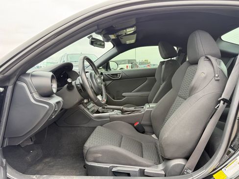Used 2023 Toyota GR86 RWD image 5