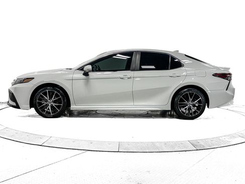 Used 2023 Toyota Camry SE image 7