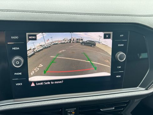 Used 2019 Volkswagen Jetta SEL w/ Cold Weather Package FWD image 28