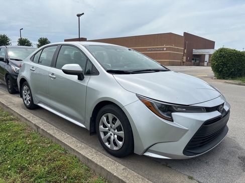 Used 2024 Toyota Corolla LE FWD image 2