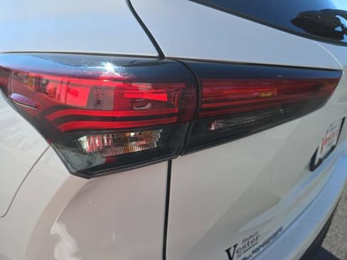 Used 2023 Toyota Highlander XLE FWD image 36
